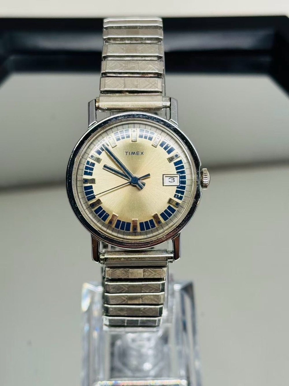 Vintage Timex Mechanical Hand Wind Date 31mm Blue Dial Men’s Watch Runs